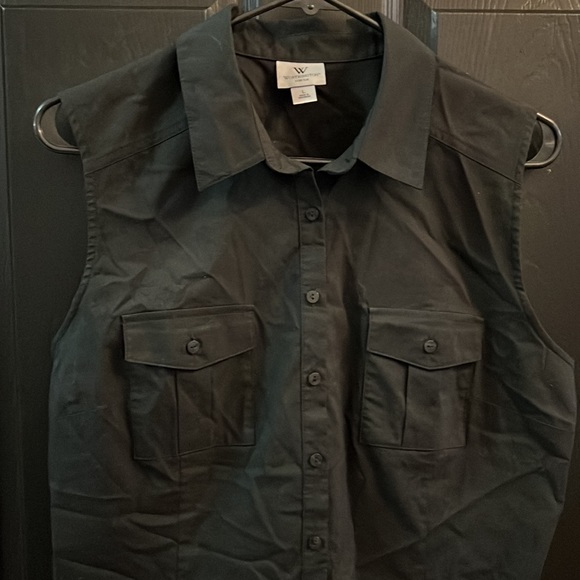 Button down sleeveless top - Picture 2 of 5